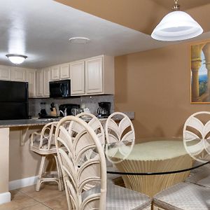 Two-Bedroom Suite at the Oaks